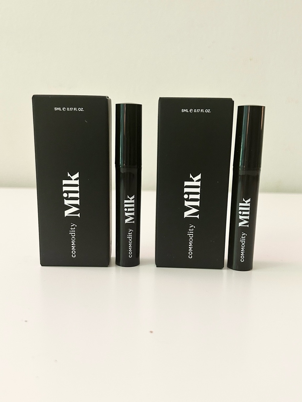🌸COMMODITY Milk Expressive EDP Spray Deluxe Mini 5 mL x 2